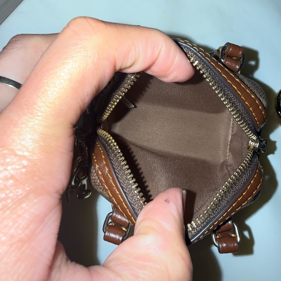 COACH MINI ROWAN BAG CHARM - Picture 3 of 3